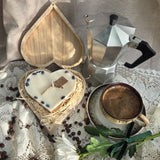 Kaffeebohnen-Herzkerze in umweltfreundlicher Holzbox, handgemacht und vegan